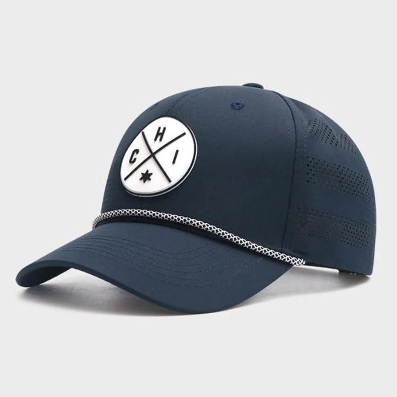 Дышащие сетчатые бейсболки с геометрическим логотипом. Спортивные шапки для бега на открытом воздухе. Защита от солнца и вентиляция для повседневного использования и спорта.