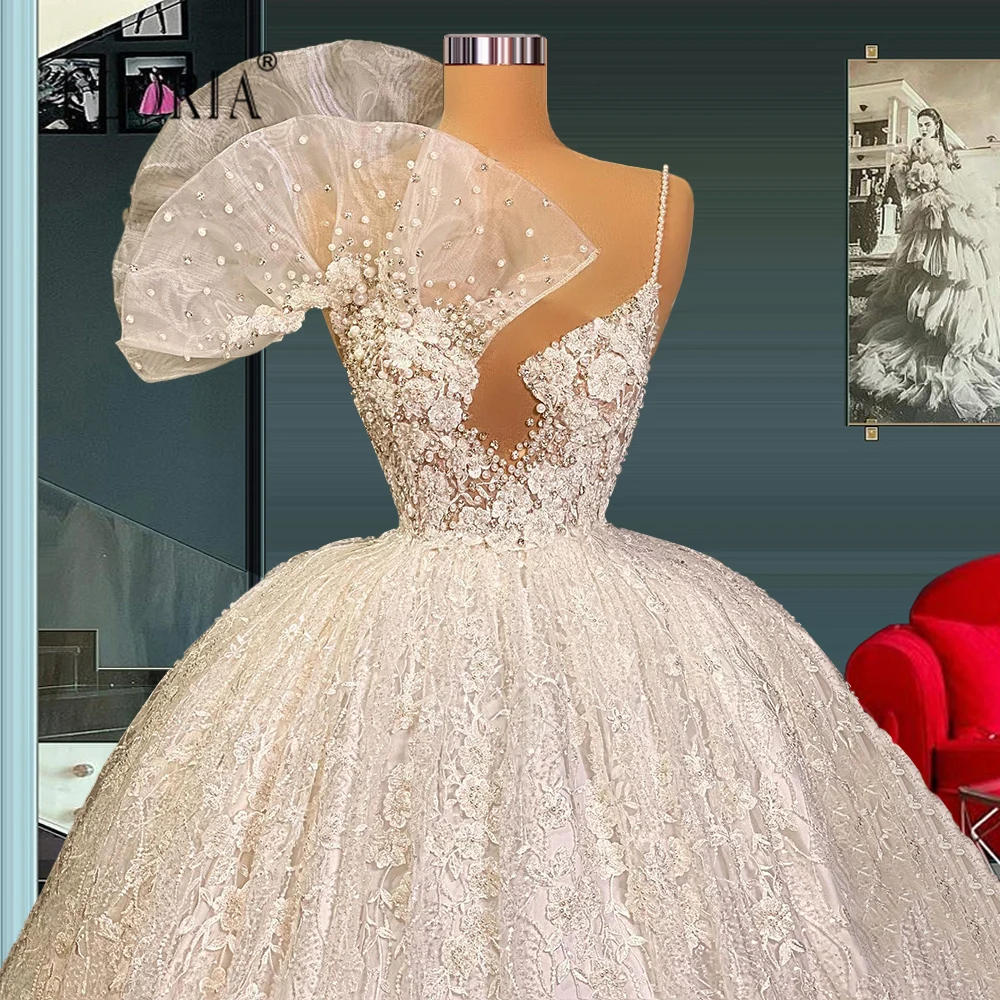 

2022 Ball Gown V Neck Princess Wedding Dresses Luxury Real Sample A Line Lace Bridal Gowns Balls Dubai Crystals Wedding Dress