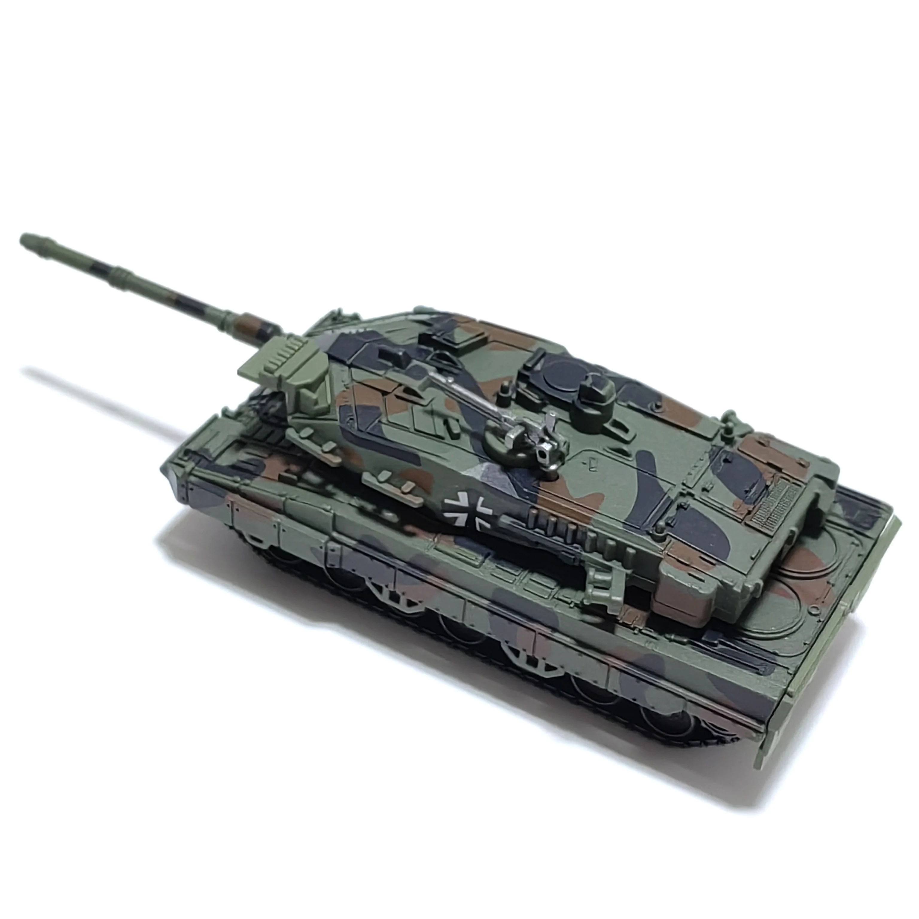 1/72 Scale Leopard  2 Battle Tank Plastic Model Kit – DIY Assembly Creative Birthday & Christmas Gift (Black Friday)
