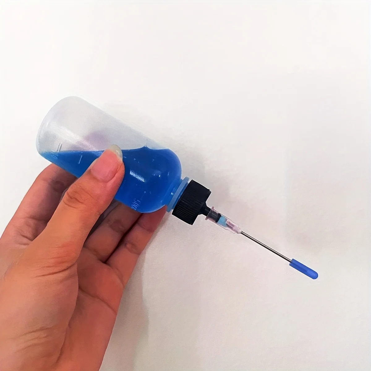 21 قطعة من زجاجات الاستغناء عن المختبر القابلة لإعادة الاستخدام مع أغطية زرقاء، مناسبة لنقل السوائل الدقيق والعمليات اليدوية وما إلى ذلك.