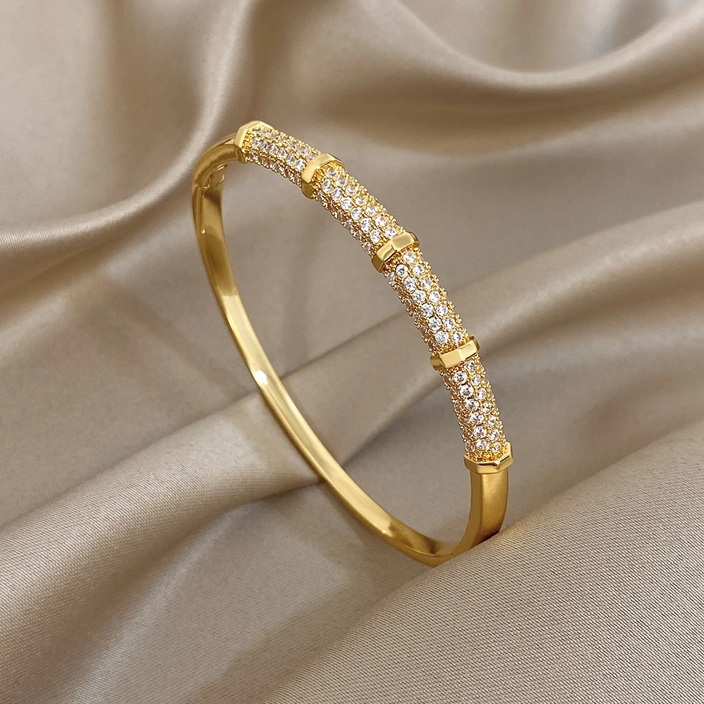 

Freetry Elegant Sparkling Rhinestone Crystal Cuff Bracelet Women Vintage Irregular Geometric Gold Color Bangle 2026 Jewelry Gift