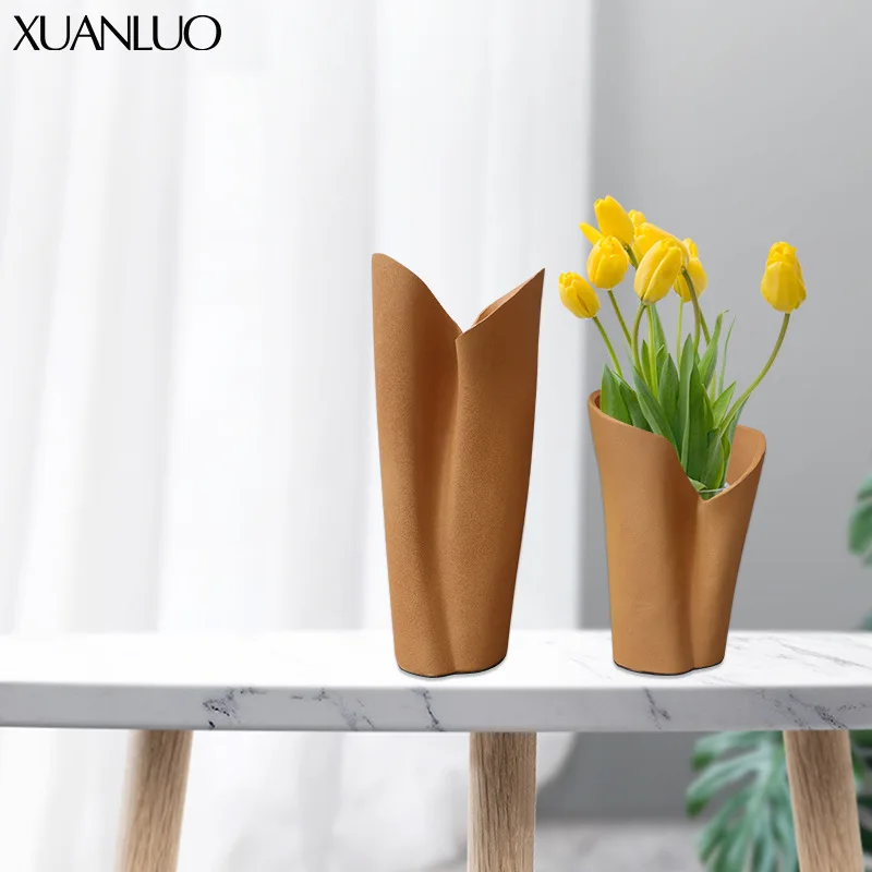 

Irregular Resin Vase Ornament Minimalist Style Show Flat Living Room Sales Office Exhibition Hall Decor Artistic Vase