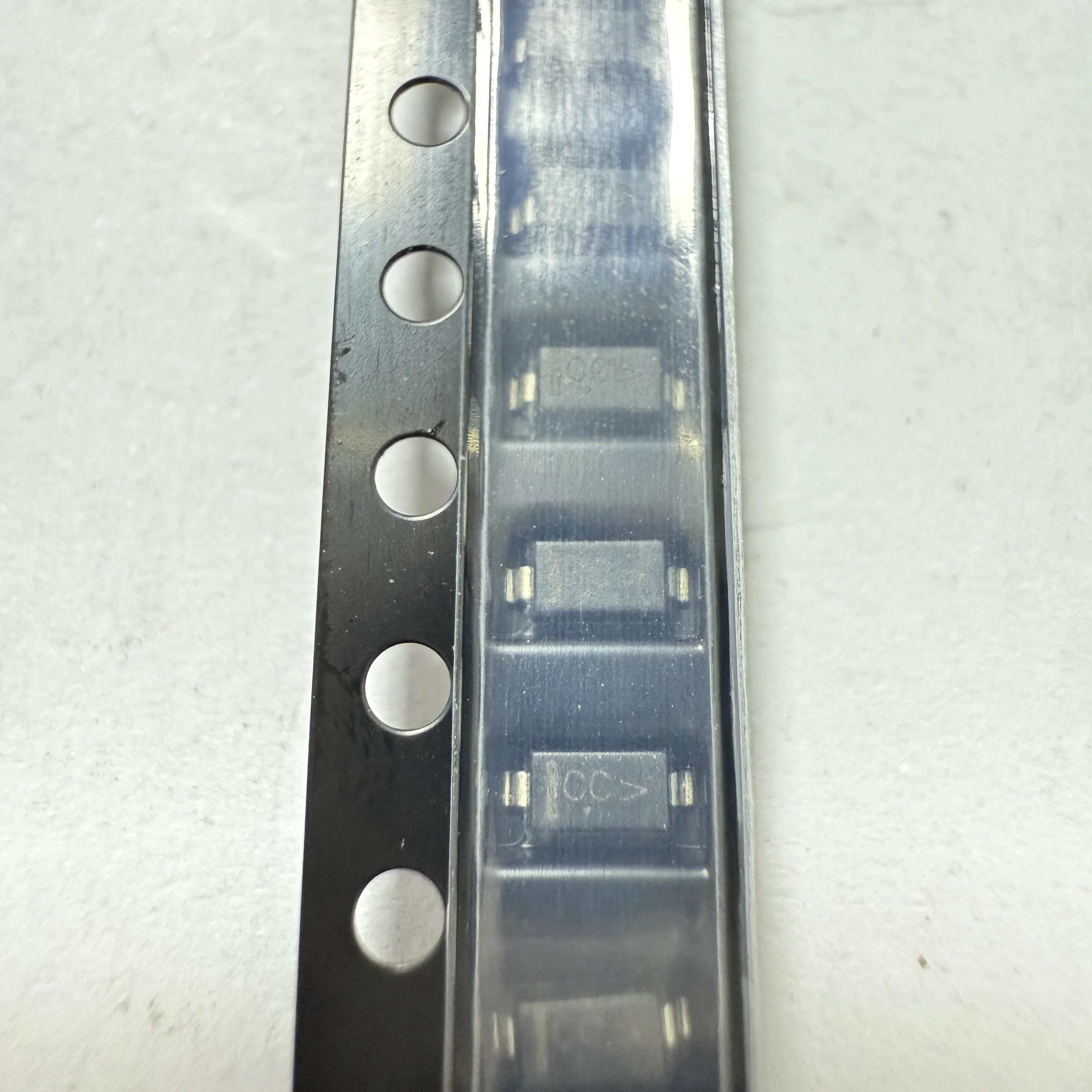 100 قطعة/الوحدة SZMMSZ4678T1G (ثنائيات زينر)