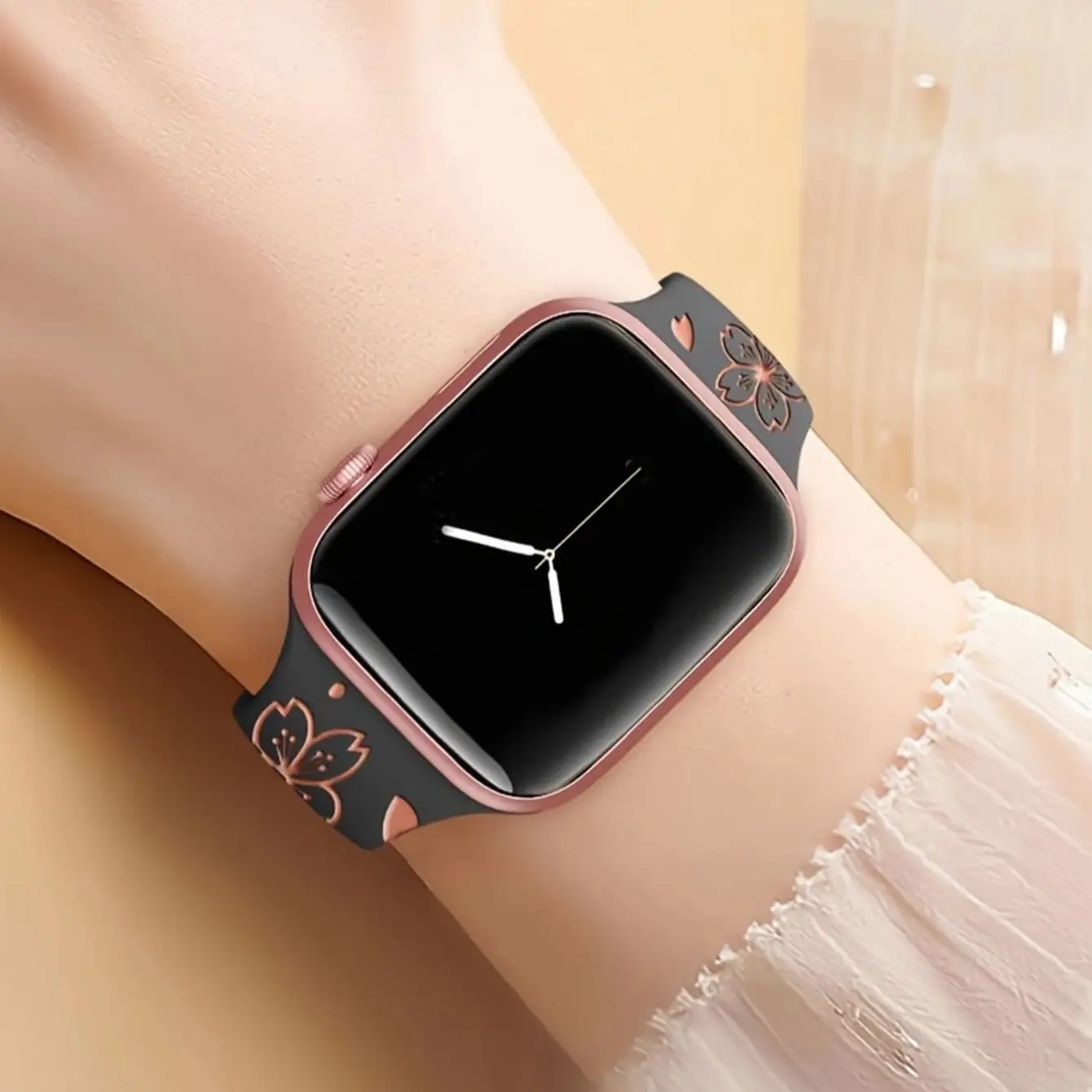 Silicone Loop Strap For Apple Watch Series 9 4 5 6 Se 7 8 3 2 1 Soft Bracelet for iWatch 38mm 40mm 41mm 42mm 44mm 45mm 49mm Band