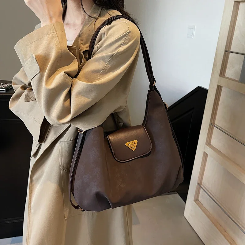 

Elegant Women’s Leather Classic Fashion Shoulder Crossbody Designer Trendy Tote Bag Luxury Handbag For Daily Modern Style