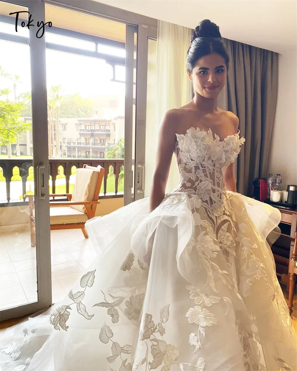 Vestidos de novia elegantes personalizados con cuello en forma de corazón de Tokio, vestidos de novia sin mangas con cremallera de flores, vestidos de novia de tul blancos de corte a