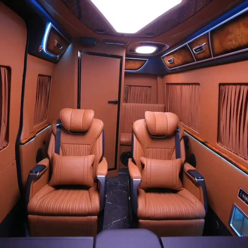 Комплект для переоборудования салона Dingkong Sprinter VIP: кожаные сиденья капитана цвета тан с потолком «звездное небо» и атмосферной подсветкой. |   Индивидуальное производство по заказу (OEM)