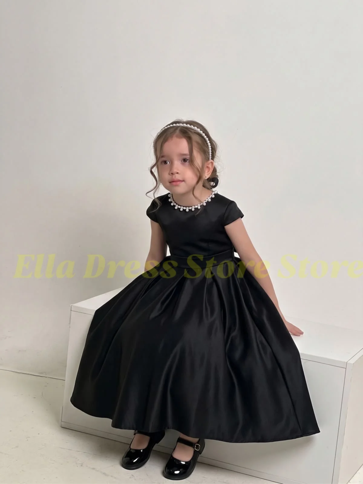 Maßgeschneidertes Großhandels-Blumenmädchenkleid für Hochzeiten, Satin, bauschig, mit Perlen verziert, schlicht, mit langen Ärmeln, Geburtstags- und Erstkommunionkleid – Detail 4