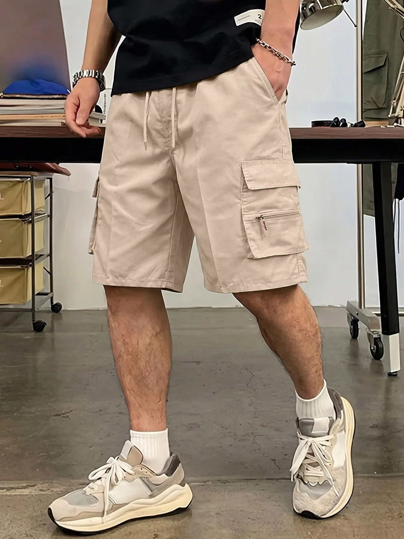 Gerade geschnittene Cargo-Shorts für Herren, leicht, atmungsaktiv, einfarbig, Kordelzug an der Taille mit Reißverschlusstaschen, lässige Sommer-Shorts – Detail 6