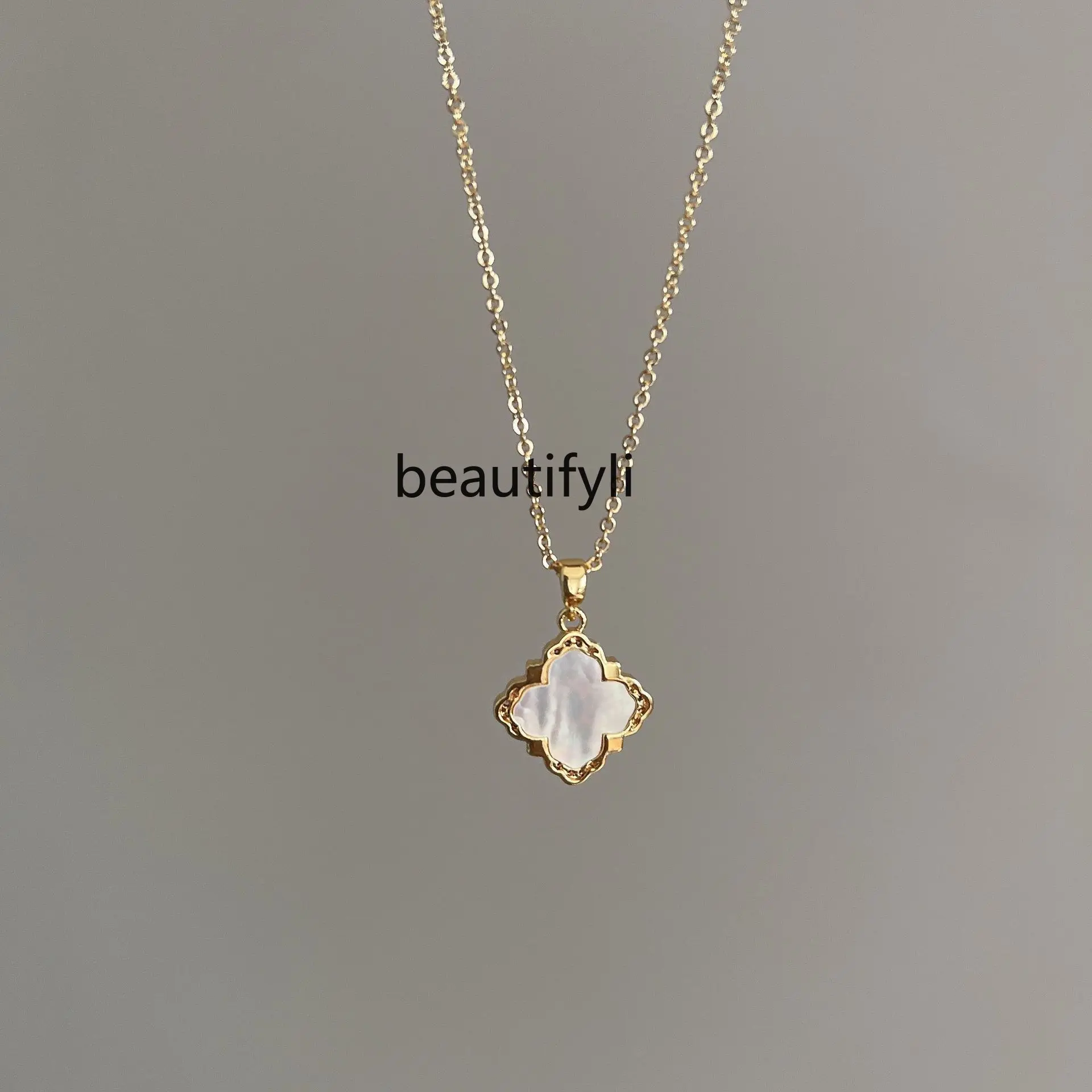 

Vintage Court Style White Natural Fritillary Beccarite Necklace Light Luxury Clavicle Chain Pendant Necklace