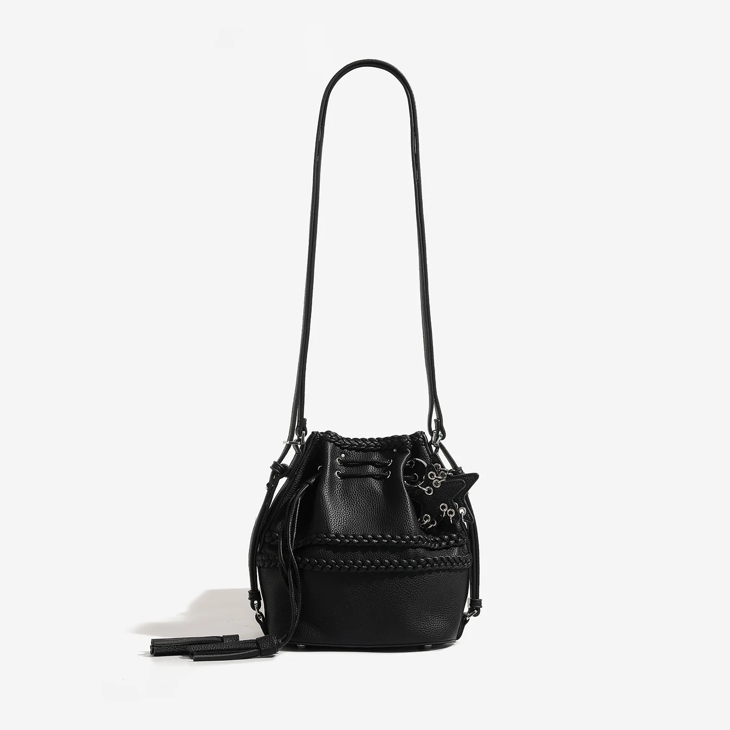 2025 New Fashion Handbag Niche Tassel Drawstring Shoulder Bag Premium Messenger Bucket Bag Commuter Backpack