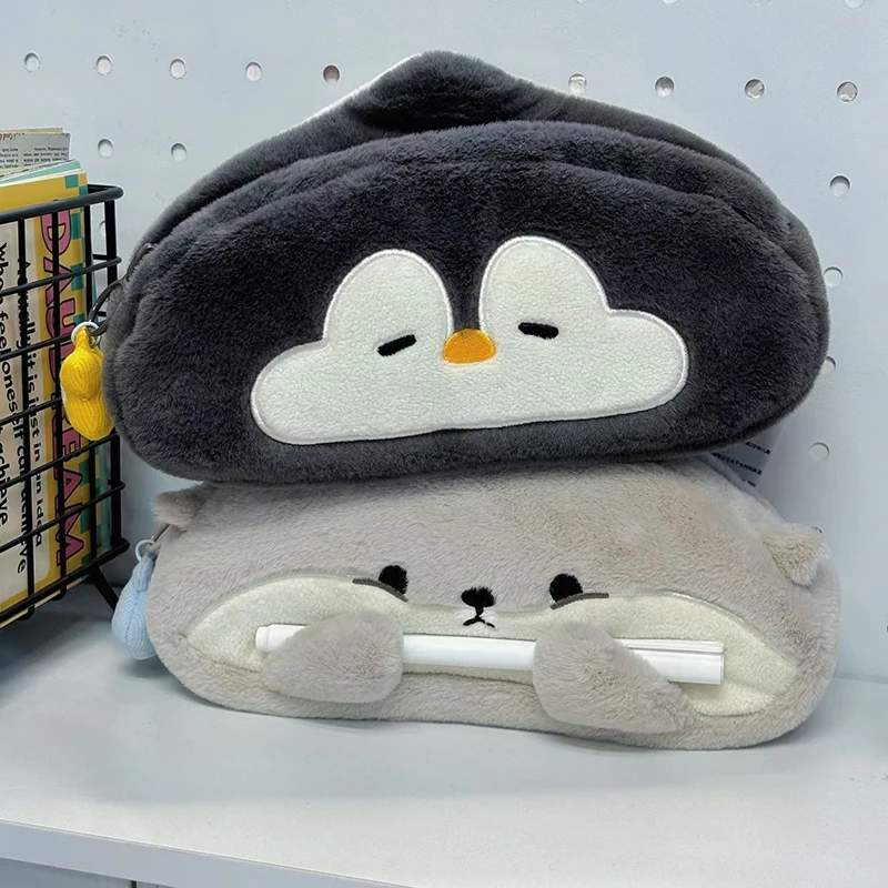 Kawaii Küçük Su Samuru Penguen Peluş Kalem Çantası Büyük Kapasiteli Kalem Kutusu Kırtasiye saklama çantası Kırtasiye Okul Malzemeleri