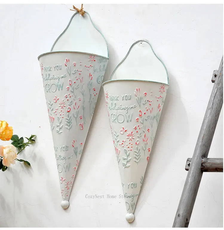 Iron Wall-Mounted Planter with Embossed Design, Hanging Flower Container for Garden & Balcony Wall Art