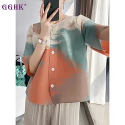 GGHK Miyake Fashion Women Shirt Short Sleeve Round Collar Single Breasted Print Loose Blouse Casual Style 2024 New Spring