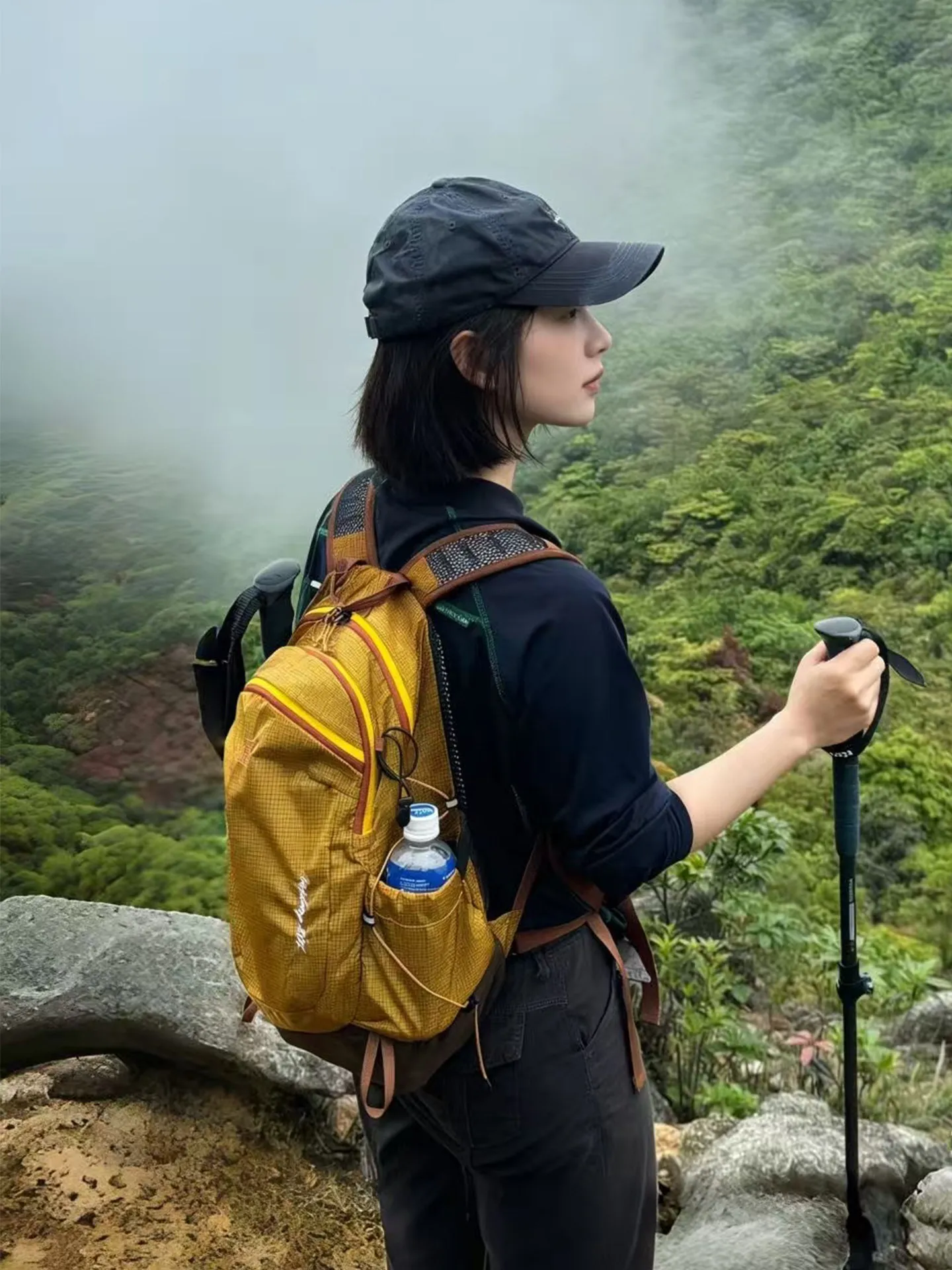 

Outdoor hiking 20L waterproof ultra-lightweight yellow shoulder travel mountaineering bag