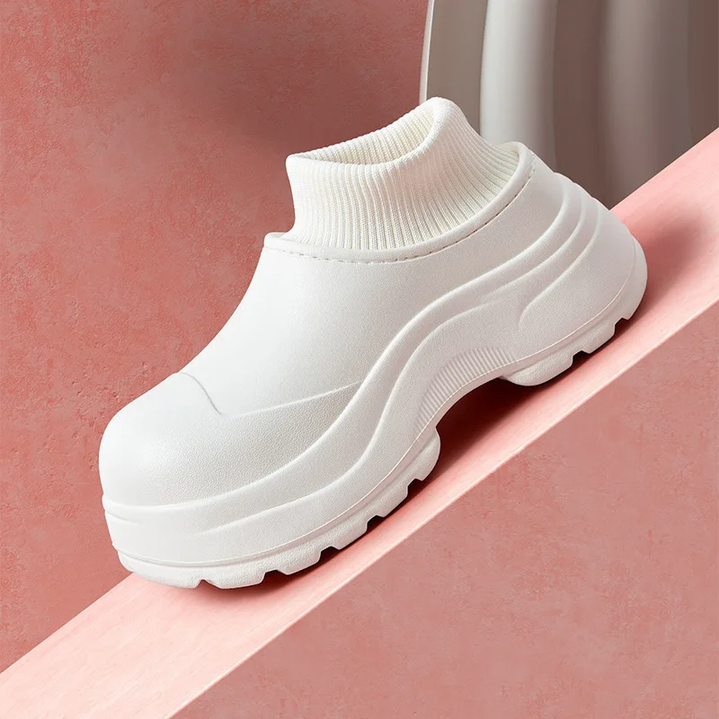 شباشب قطنية للنساء ملابس خارجية شتوية 2025 نمط جديد حقيبة كعب داخلي الحبس المنزلي مع أحذية قطنية دافئة قطيفة