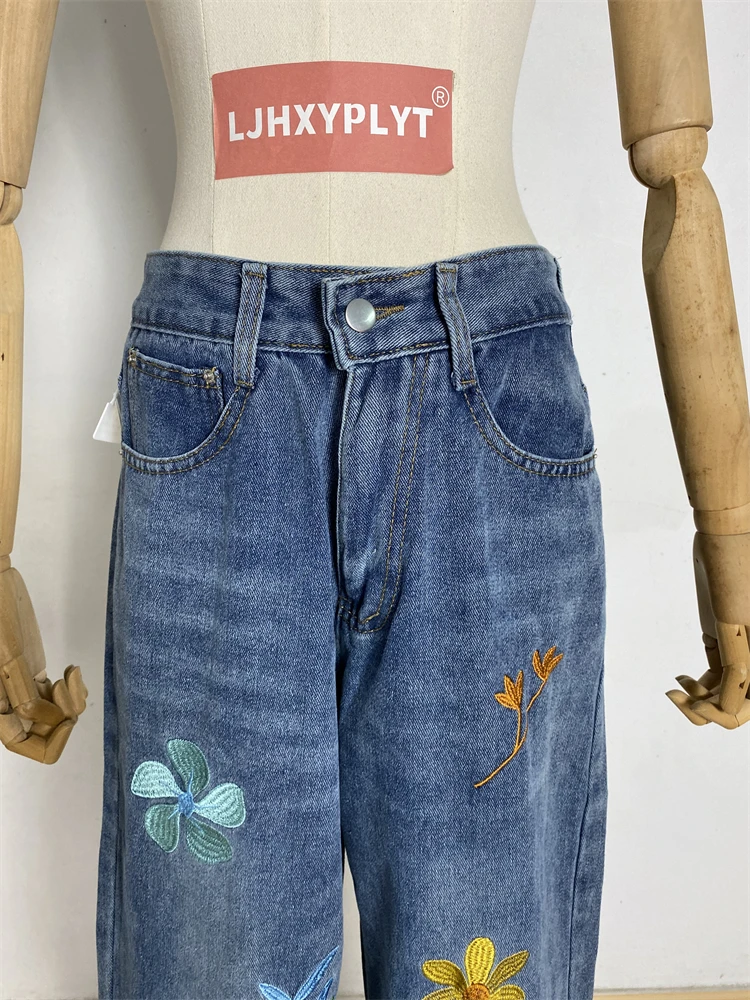 Wzór haftu z płatkami kwiatów Damskie niebieskie jeansy Spodnie Cool Girl Casual Bottoms Damskie spodnie jeansowe z wysokim stanem i szerokimi nogawkami