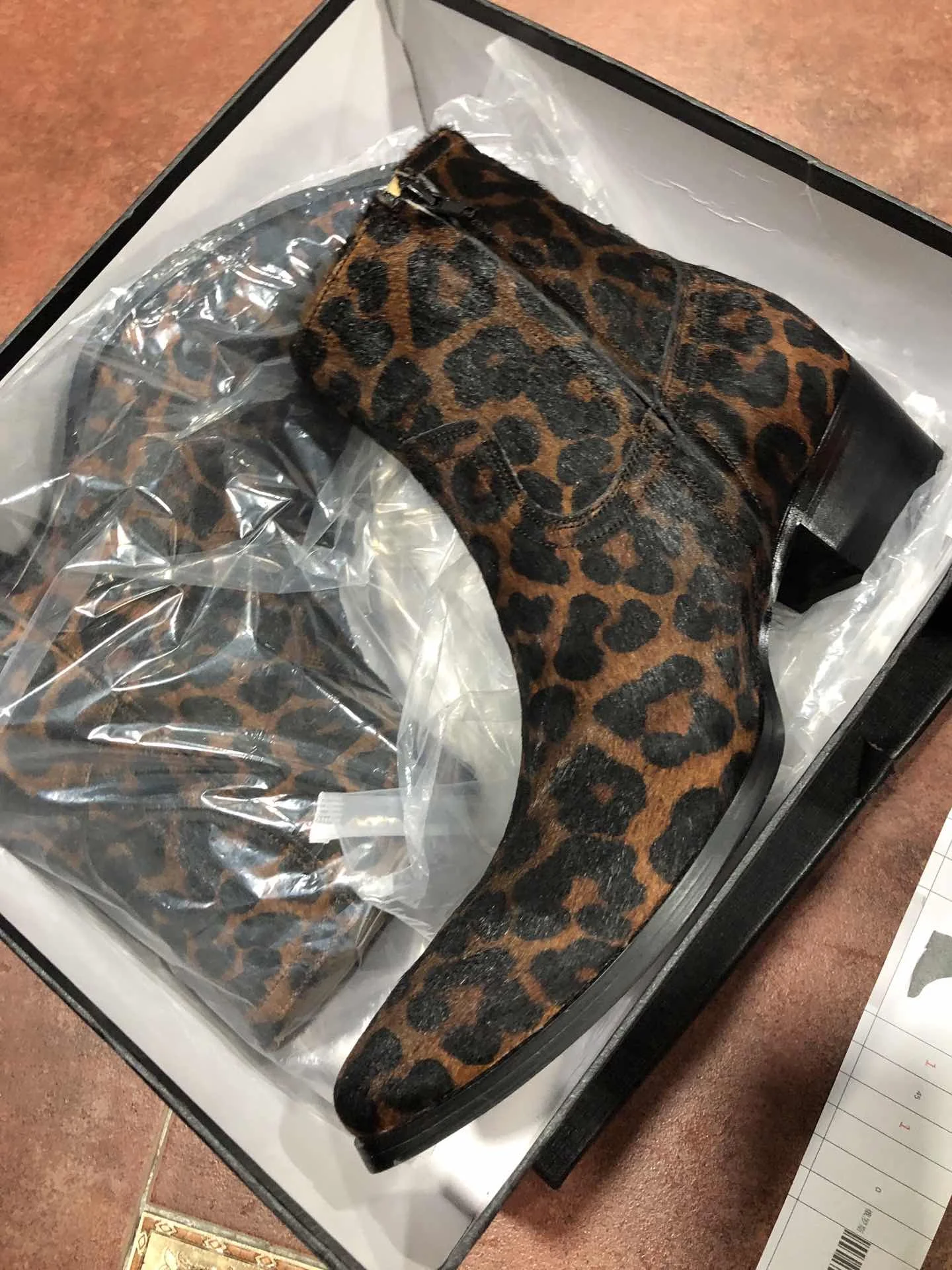 

Леопардовые ботинки челси для мужчин, ботильоны из натуральной кожи на каблуке, молния, ретро, британский стиль, высокие кеды для подиума, вечерние мужские туфли