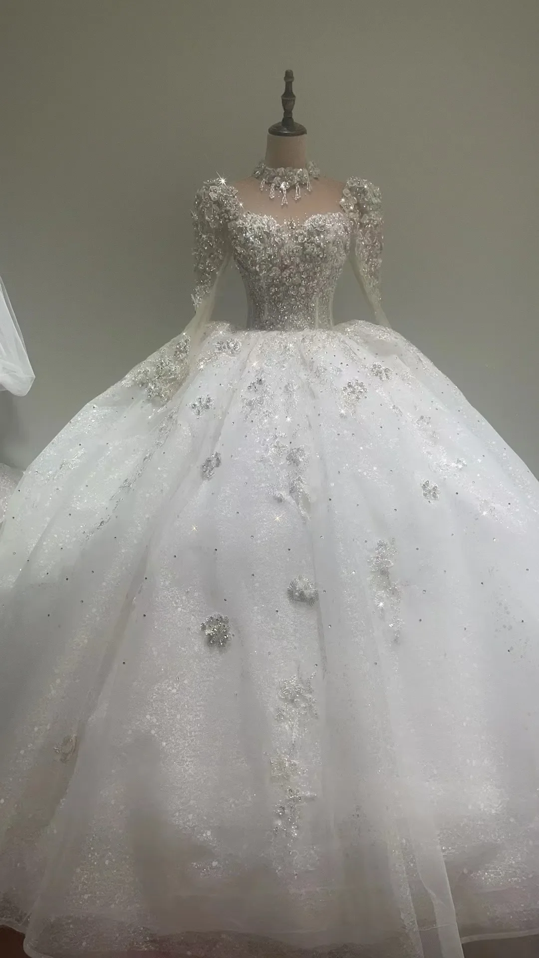 

Exquisite Lace Pearl Embroidery Princess Wedding Dress Sexy High Neck Long Sleeved Bridal Gown Vestido De Noiva Customized