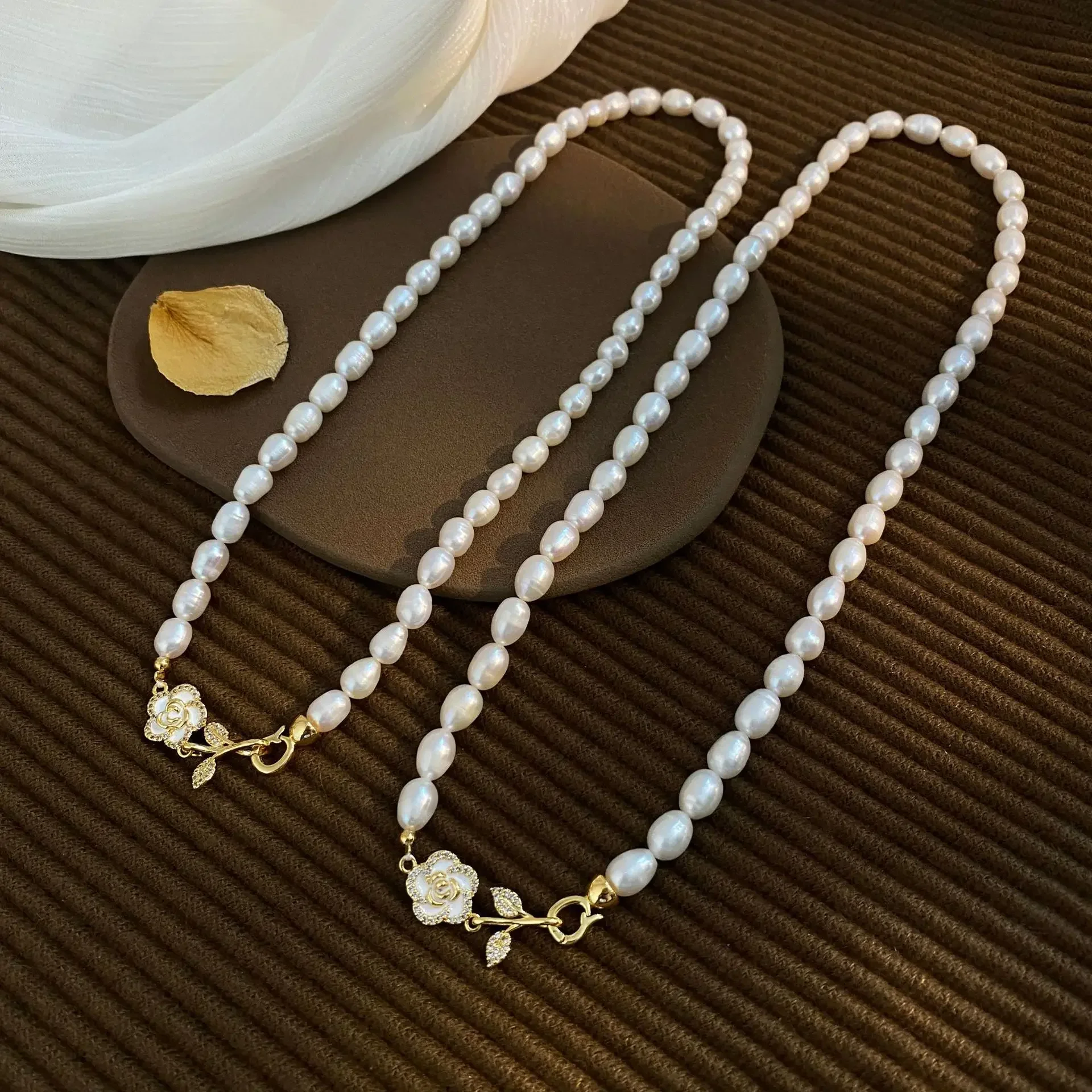 Dainashi Camellia Flower Charm Collarbone Necklaces for Women Girls 5-6mm Rice Shape Natural Freshwater Pearl Necklaces Jewelry