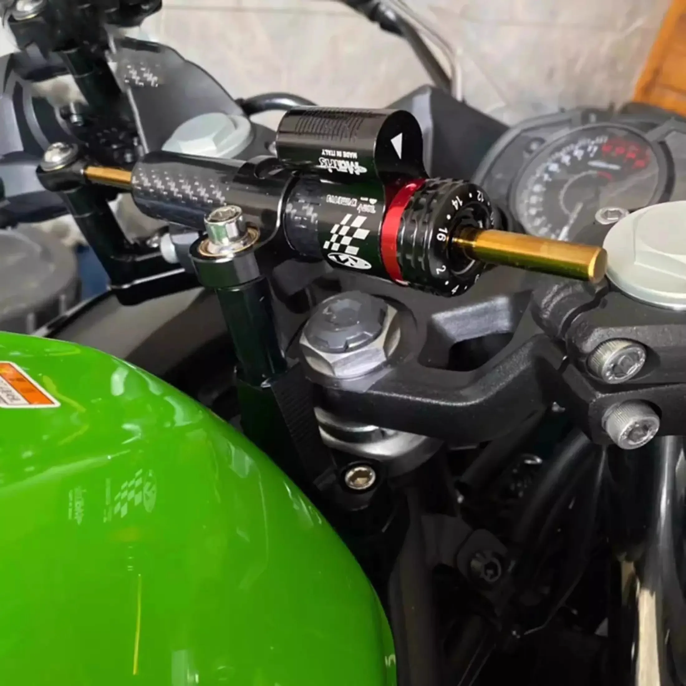 Universal รถจักรยานยนต์ปรับ STEERING Damper Stabilizer สําหรับ KAWASAKI ZX10R ZX 10R ZX10 R 2004 2005