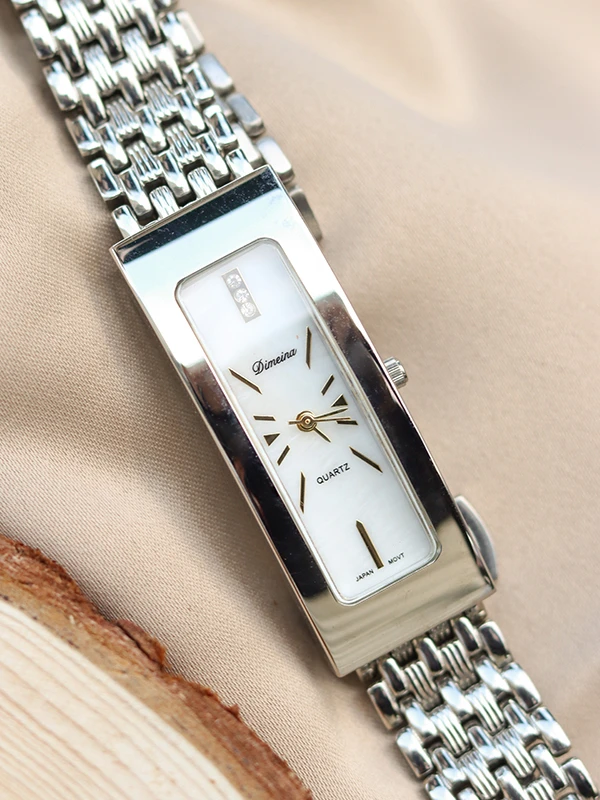 Retro rectangular gold women's watch light luxury high-end fashionable and versatile steel strap women's watch, clock accessory.