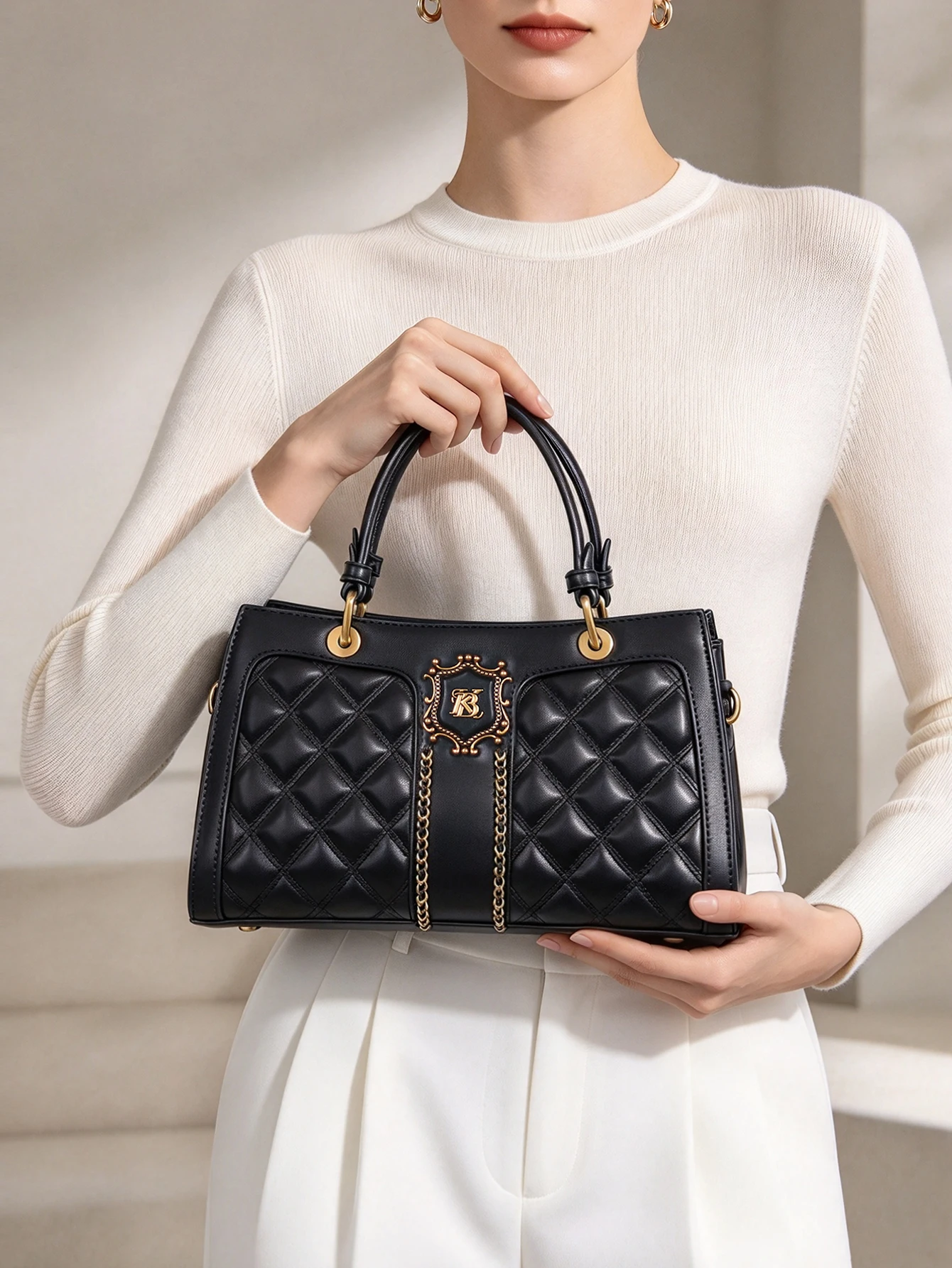 Fashion luxury new rhombic large-capacity ladies handbag 2026 spring and summer niche design heavy hardware design advanced sense shoulder slung handbag