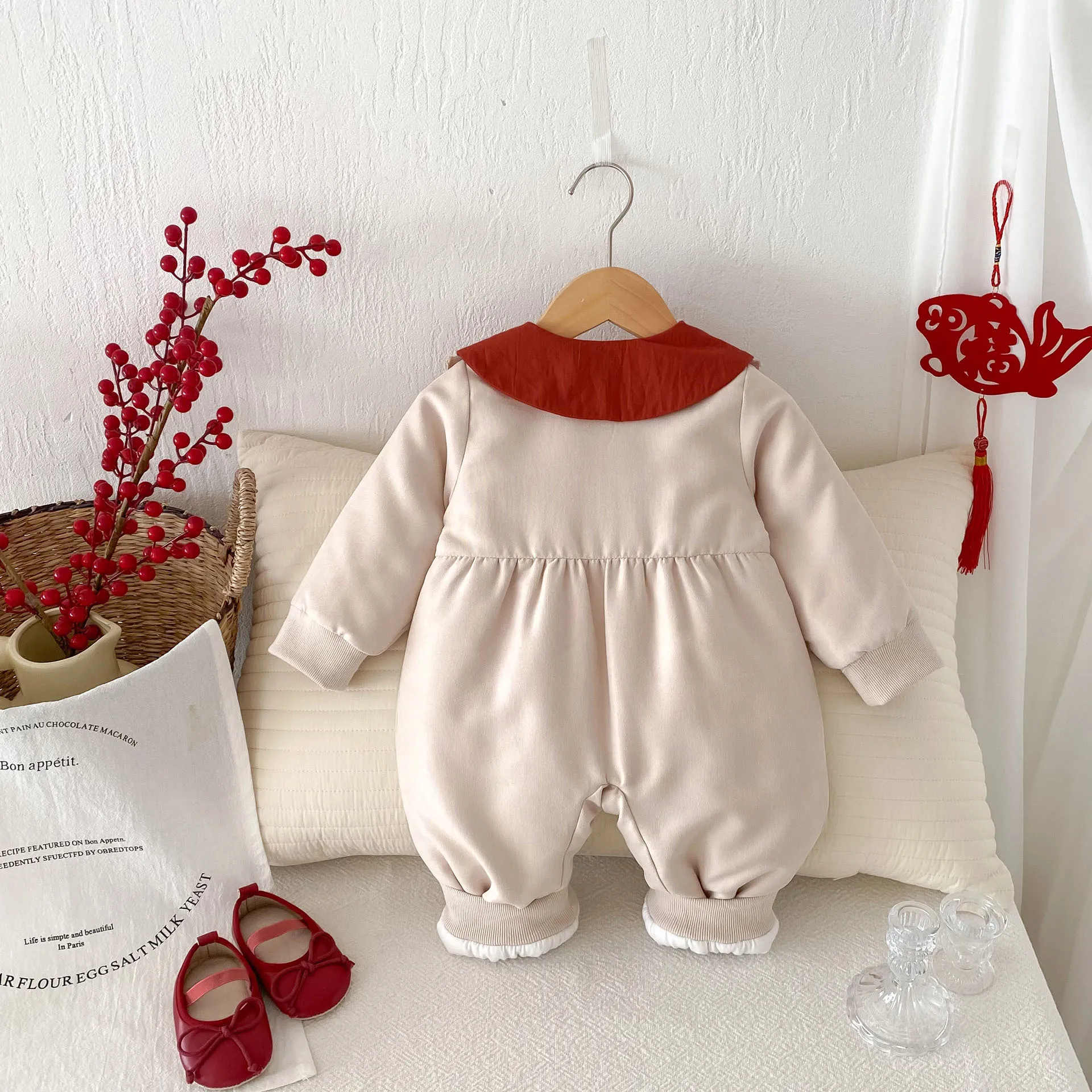 2024 Ins Winter Newborn Girls Jumpsuit Knotbow Detachable Bibs Thick Cotton Quited Baby Girls Rompers Infant Girls Bodysuit