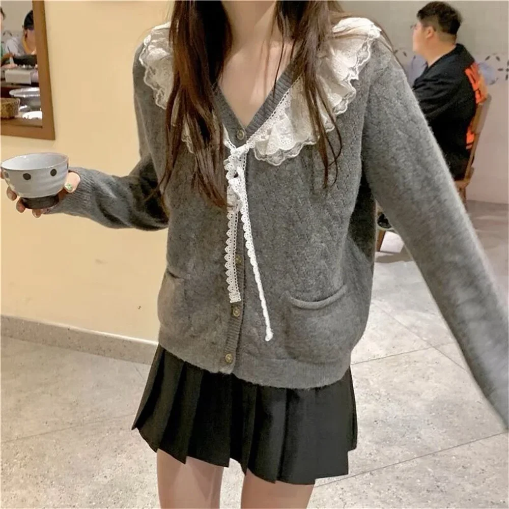 2025 ragazze vintage grigio tuta sportiva lavorata a maglia donna autunno nuovo cardigan donna tutto-fiammifero scollo a V patchwork di pizzo maglione vestiti