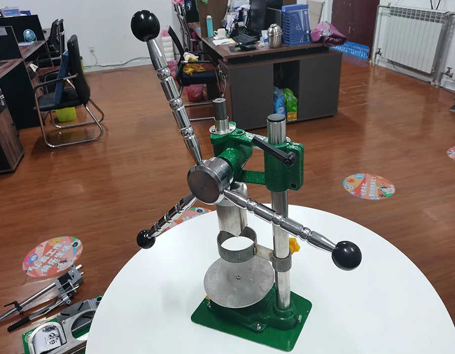 Coconut cutter coconut opening machine  