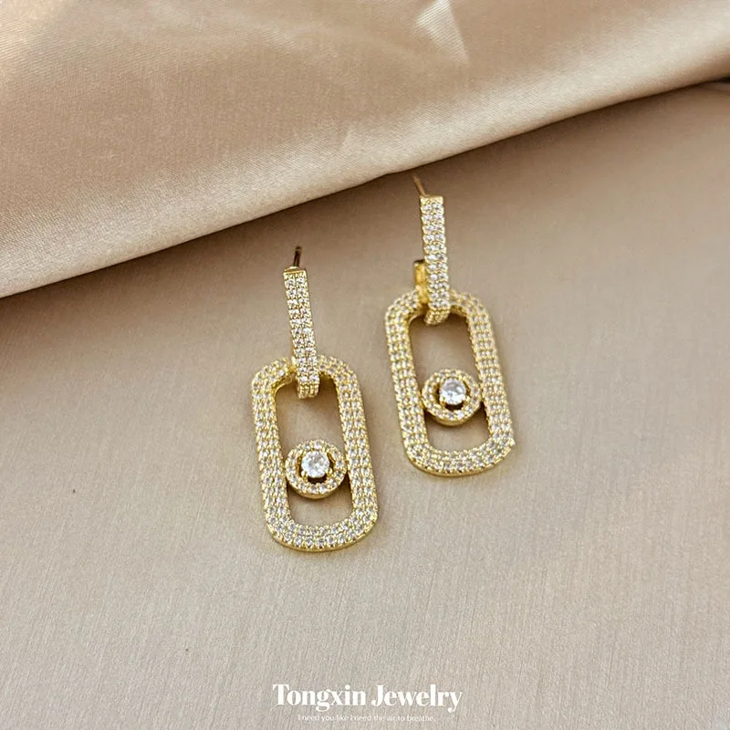 Light luxury geometric oval inset zirconium earrings neutral fashion atmosphere assorted senior sense earrings
