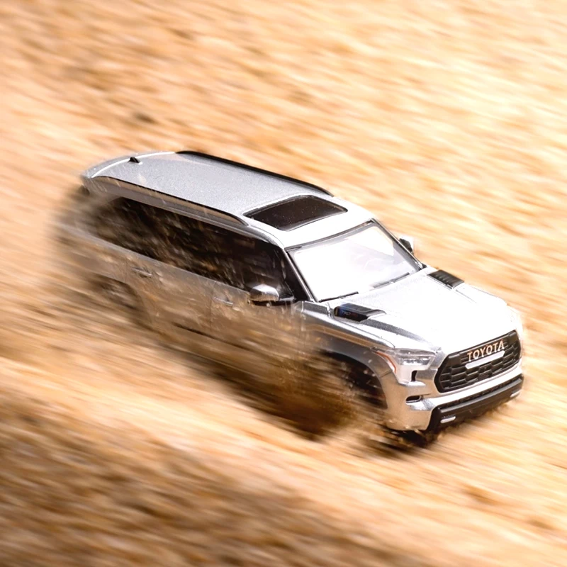 

CM Toyota Sequoia XK80 1:64 TRD Pro Коллекция игрушек Серебристо-серый литой под давлением диорама модель автомобиля