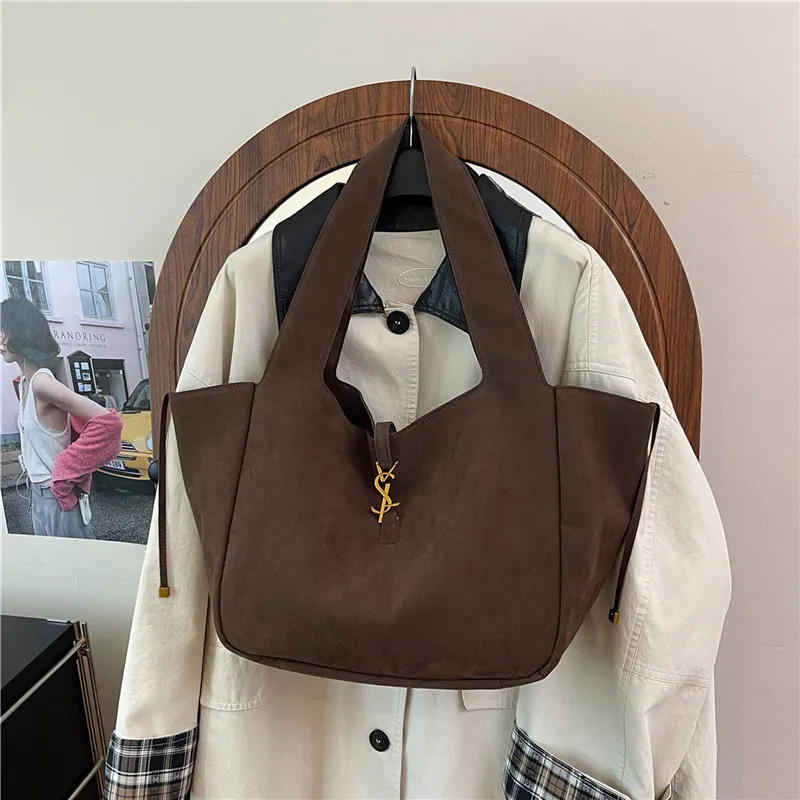 กระเป๋าโท้ทลำลองสำหรับเดินทางประจำวัน รุ่น 2025 SS แบบอเนกประสงค์ ใช้ได้ทั้งแบบถือหูหิ้วและสะพายไหล่สำหรับผู้หญิง เหมาะสำหรับใช้ได้ทั้งกลางวันและกลางคืน