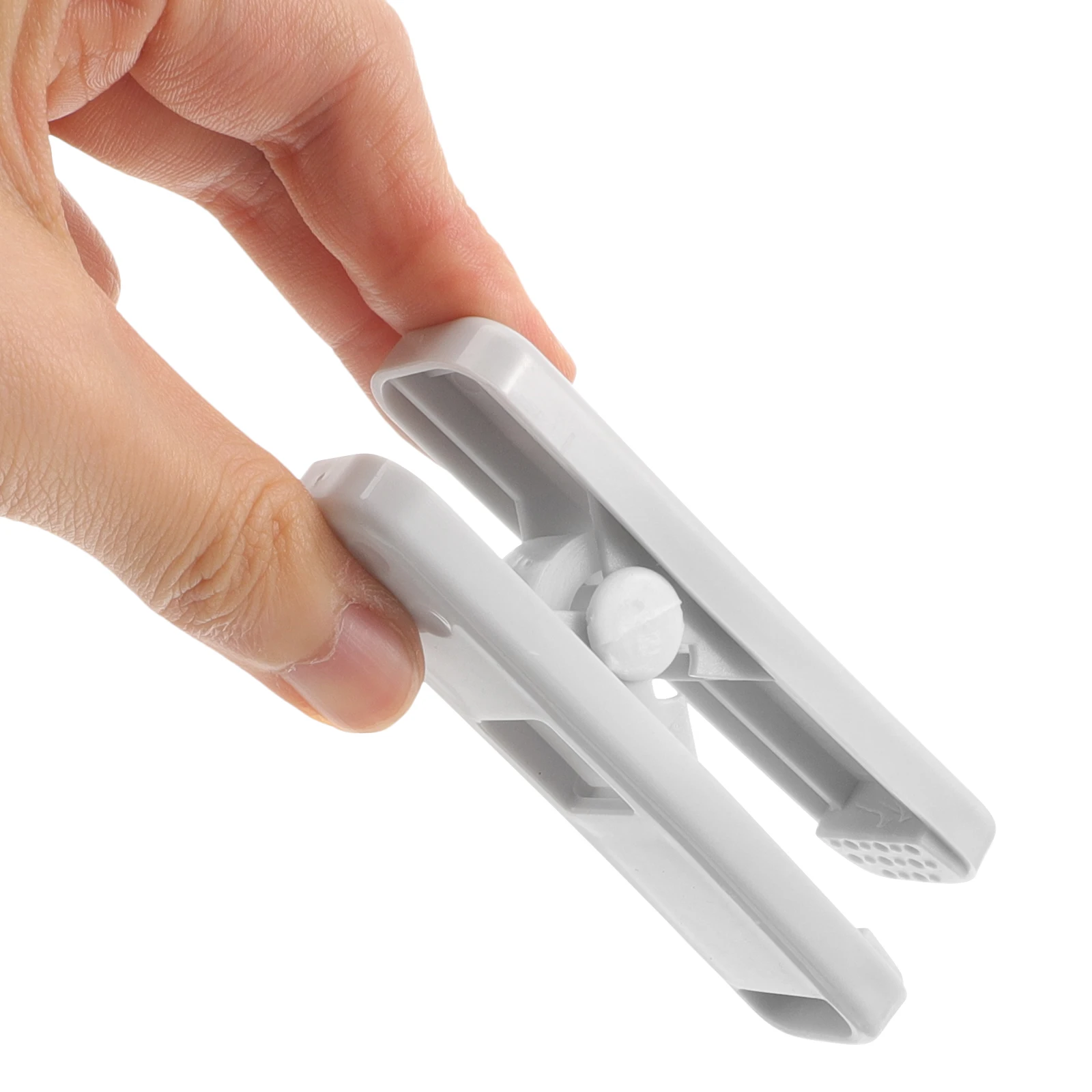 

4pcs Windproof Clothes Clips Non skid Plastic Clothespins Quilt Clip Beach Towel Pants Hangers Outdoor Use Lightweight Storage