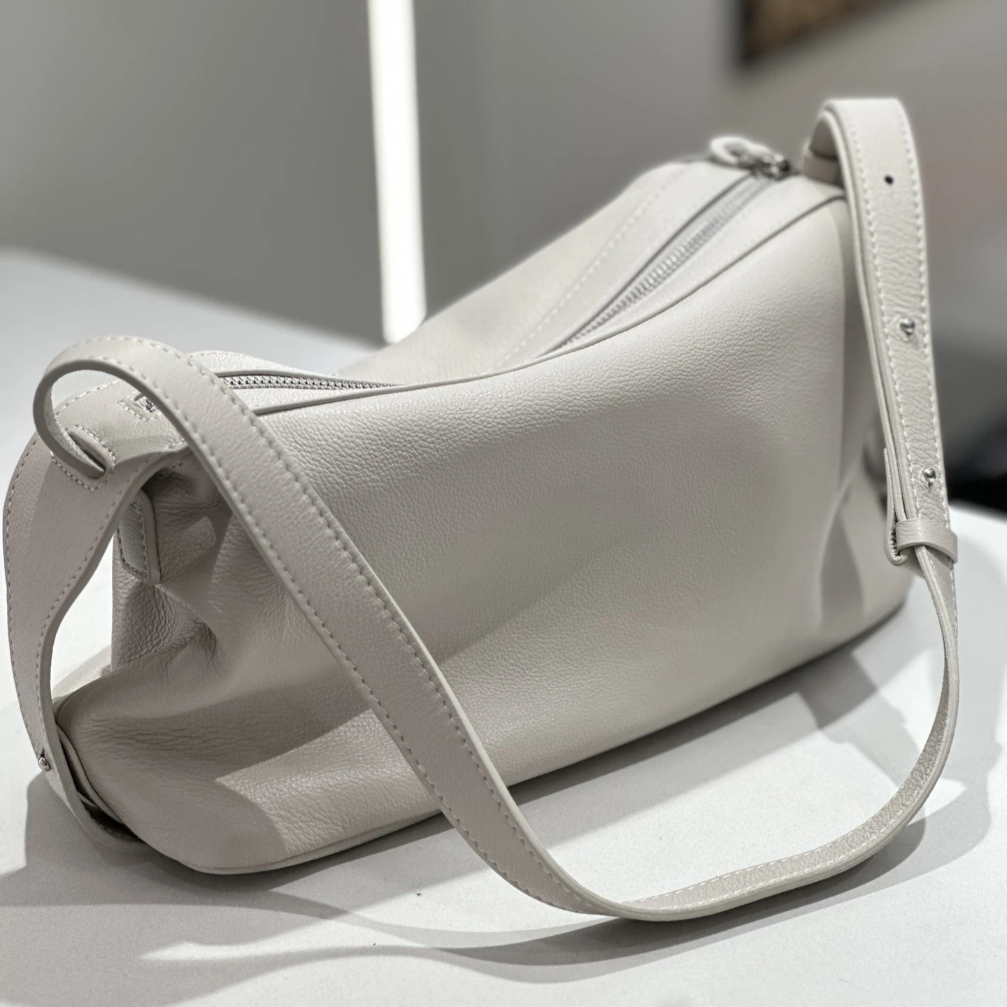 

High Quality 2025 Luxury Cowhide Real Leather Crossbody Bowling Bag for Women - Ideal Commuter Bag & Ladies Gift