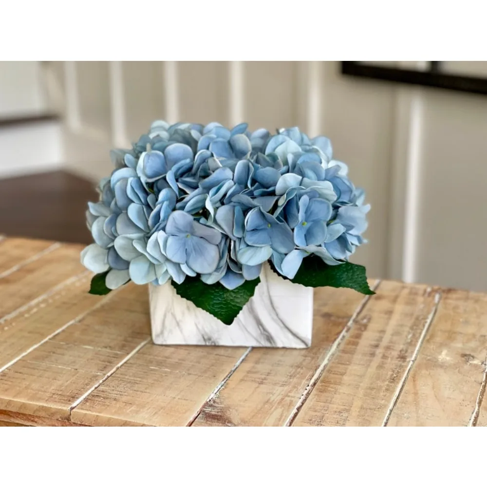 Real touch-hortensias azules y grises, arreglo floral, centro de mesa pequeño, contenedor rectangular de mármol fuax