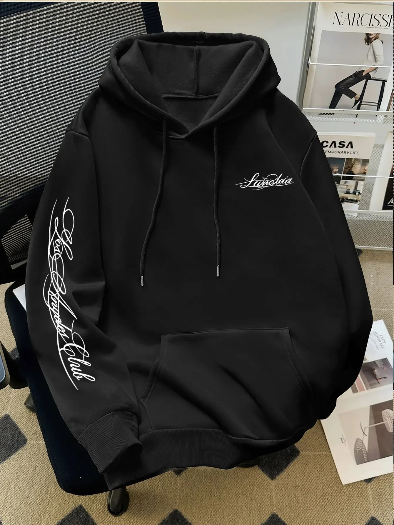 Men Cursive Letter Sleeve Print Sports Hoodie Vintage Script Chest Logo Oversized Pullover Sweatshirt Y2K Casual Streetwear