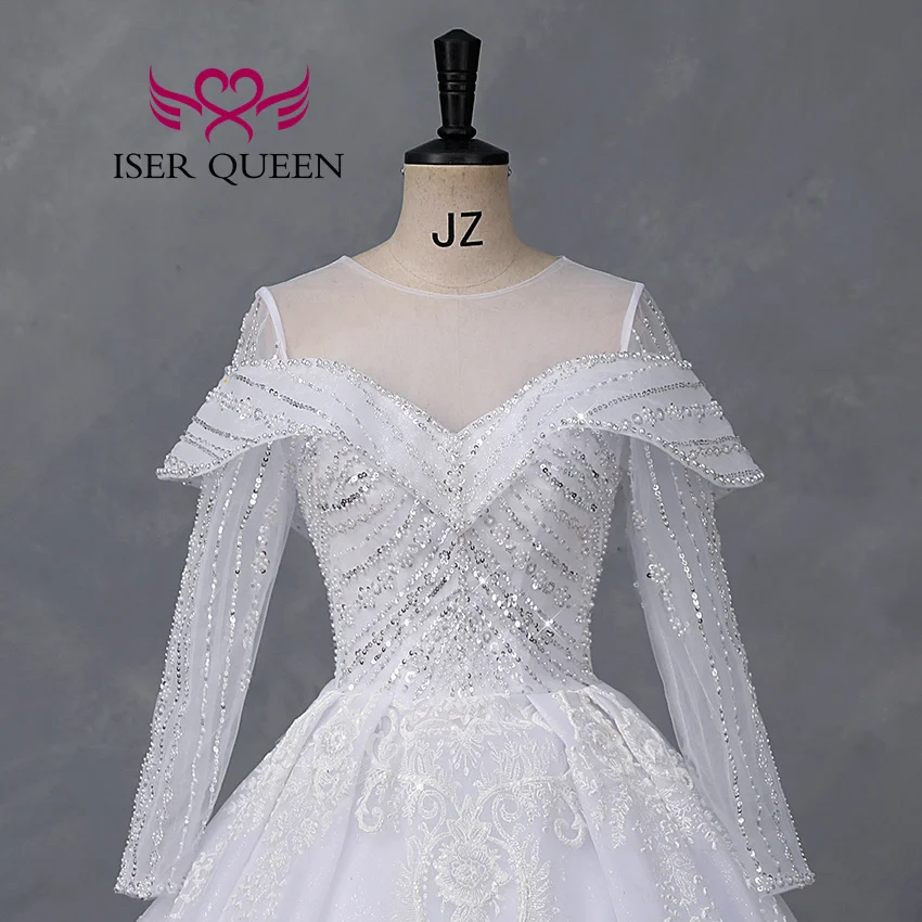 カスタマイズされたオフショルダー長袖夜会服プリンセスウェディングドレス 2025 新しいかわいいレースのアップリケ光沢のあるブライダルドレス WX0468