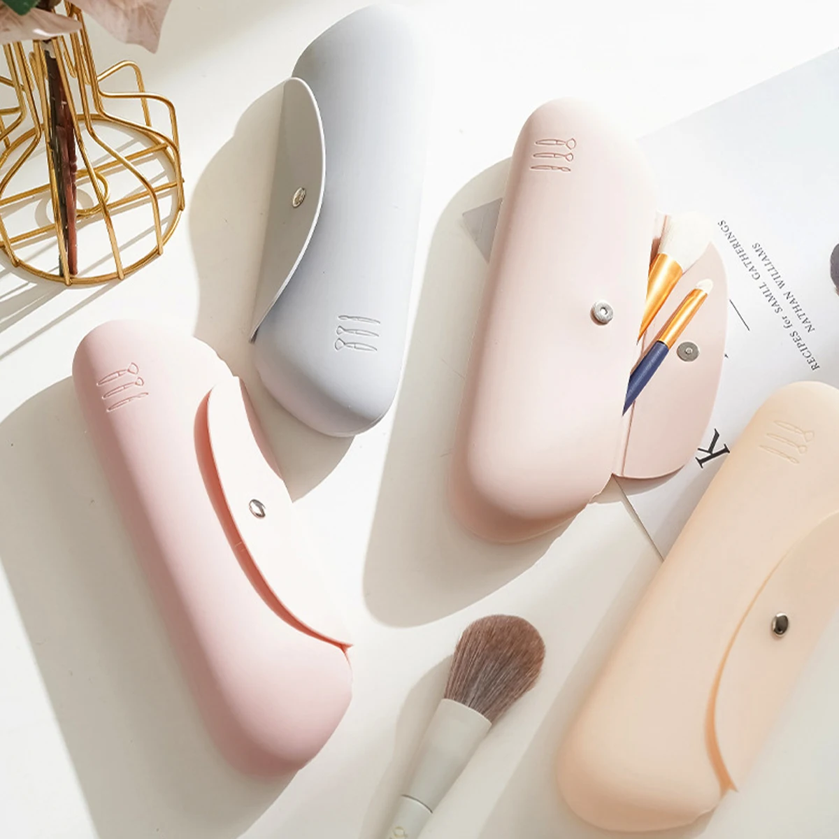 3-in-1 Silicone Brush Organizer | Keep Brushes Pristine & Isolated in Your Bag | Travel-Friendly Makeup Savior for Women