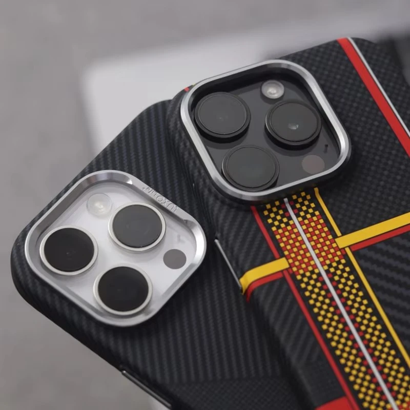 Casing ponsel warna Hit, pelindung tahan guncangan PC keras tekstur serat karbon untuk iPhone 16 15 14 13 Pro Max Plus