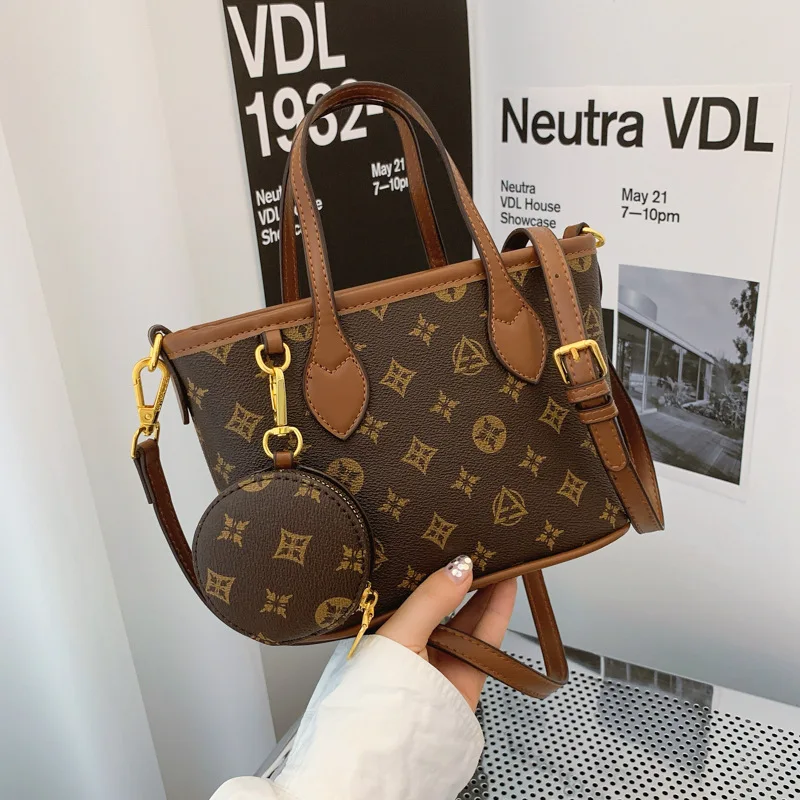 Fashionable Luxury Designer Diaper Bag For Women Large Capacity Elegant Vintage Shoulder Handbag Classic Crossbody Bag Daily Use