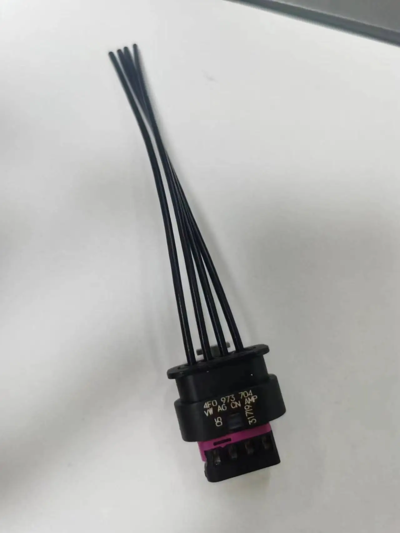 4-hole connector 4p sensor VW/ Wire 4F0973704 4F0973704 for 3.0 T inlet pressure sensor plug 4F0973704 Original factory