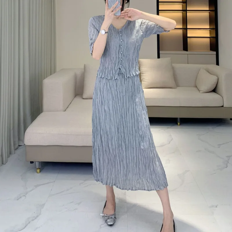 

ALSEY Miyake Solid Color Pleated Fashion Casual Women's Set 2025 Summer New V-Neck Cardigan Top High-Waisted Skirt 2-Piece Set