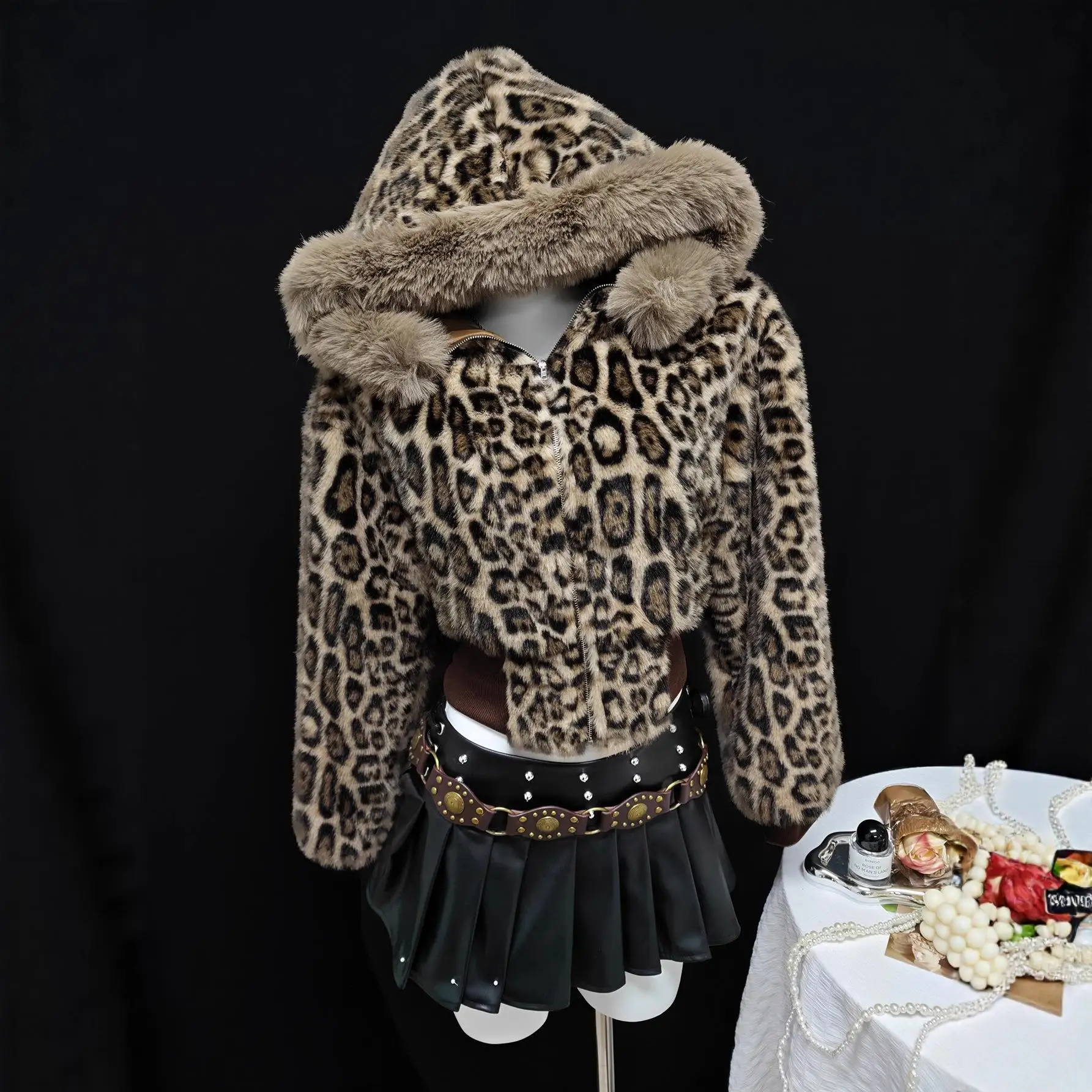 

Women's Thickened Fur Hoodie Coat Commute Style Long Sleeve Polyester Filled Winter Outerwear for Ladies with Leopard Pattern