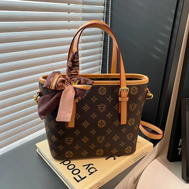 

Высококачественная женская большая сумка из кожи с ромбовидным принтом и модным знаменитым аккуратным эффектом ​