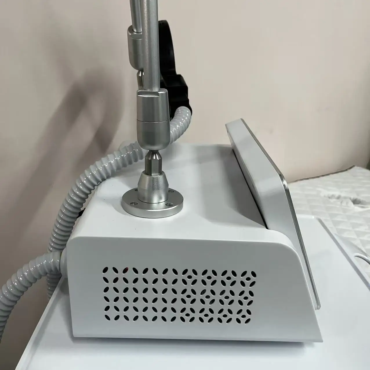 

Portable non-invasive professional weight loss and shaping machine for muscle stimulation, muscle enhancement, and fat reduction