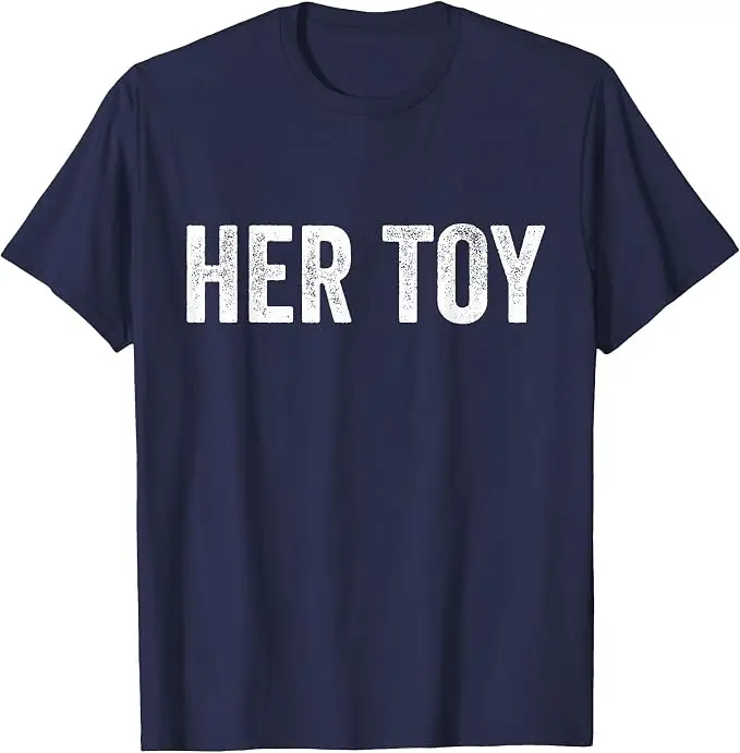 Her Toy Lustiges BDSM FemDom Munch T-Shirt, Submissive T-Shirt, Y2k Persönlichkeit, Munch- oder Kink-Party-Bekleidung, Witziges Sarkastisches Spruch-T-Shirt – Detail 17