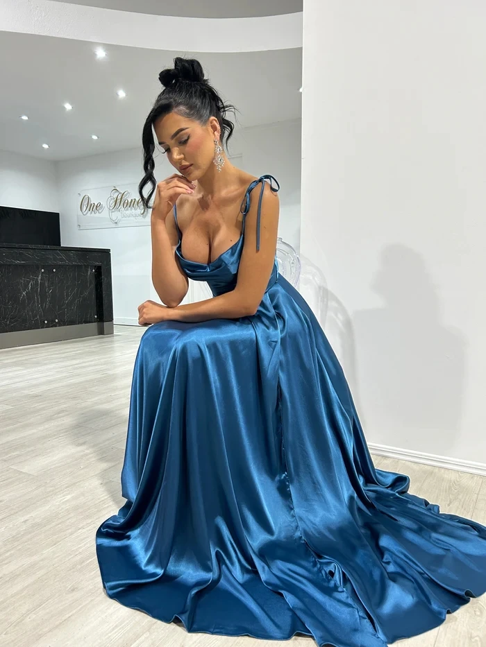 A-line Cowl Neckline Adjusted Spaghetti Shoulder Silky-satin Dresses For Prom Silhouette Party Dresses Formal Long Gown Vestidos