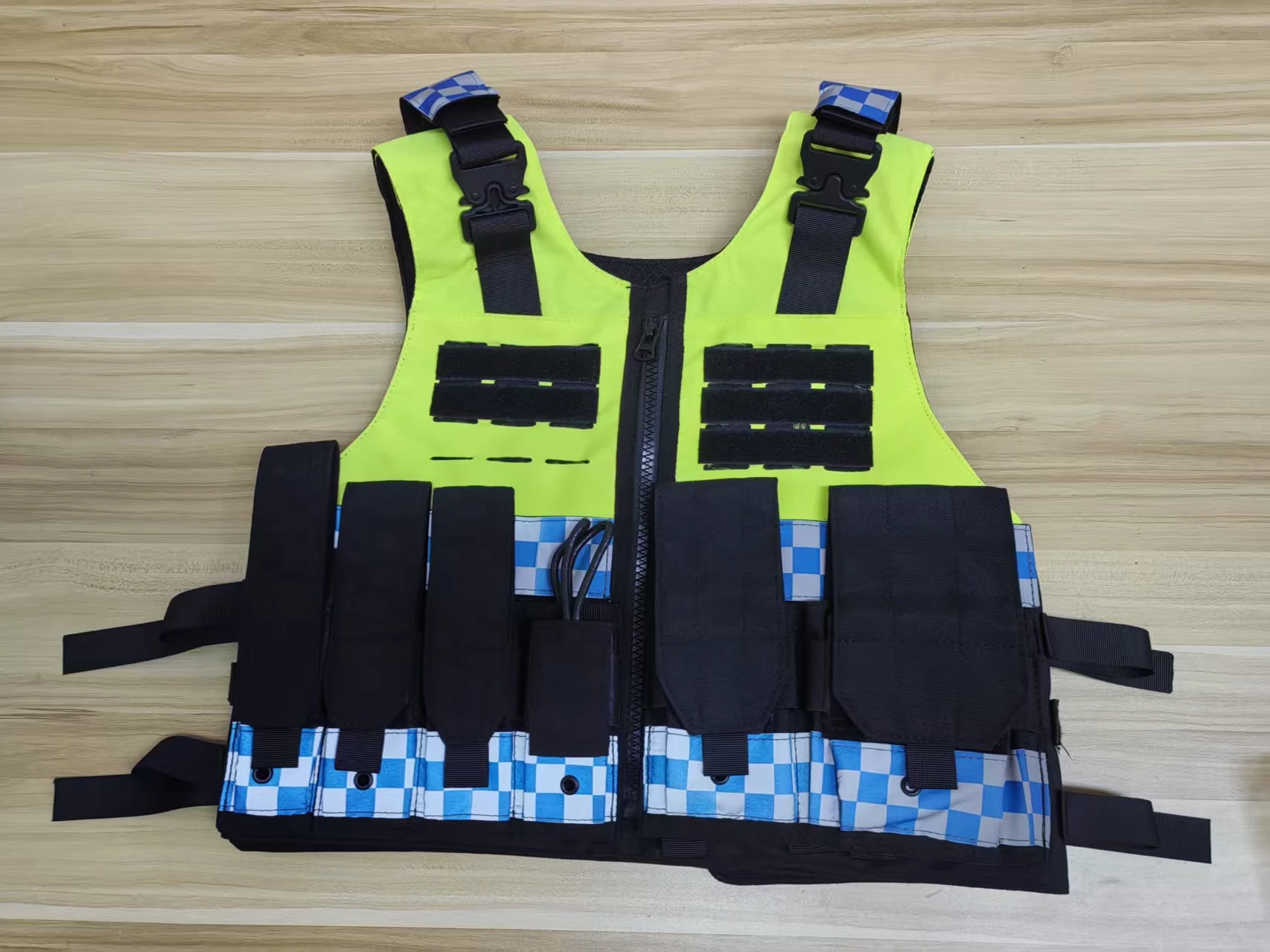 Rompi Taktis Pria Reflektif Patroli Rakun Baju Besi Neon Rompi Tempur Reaksi Cepat Pakaian Anti Tusukan