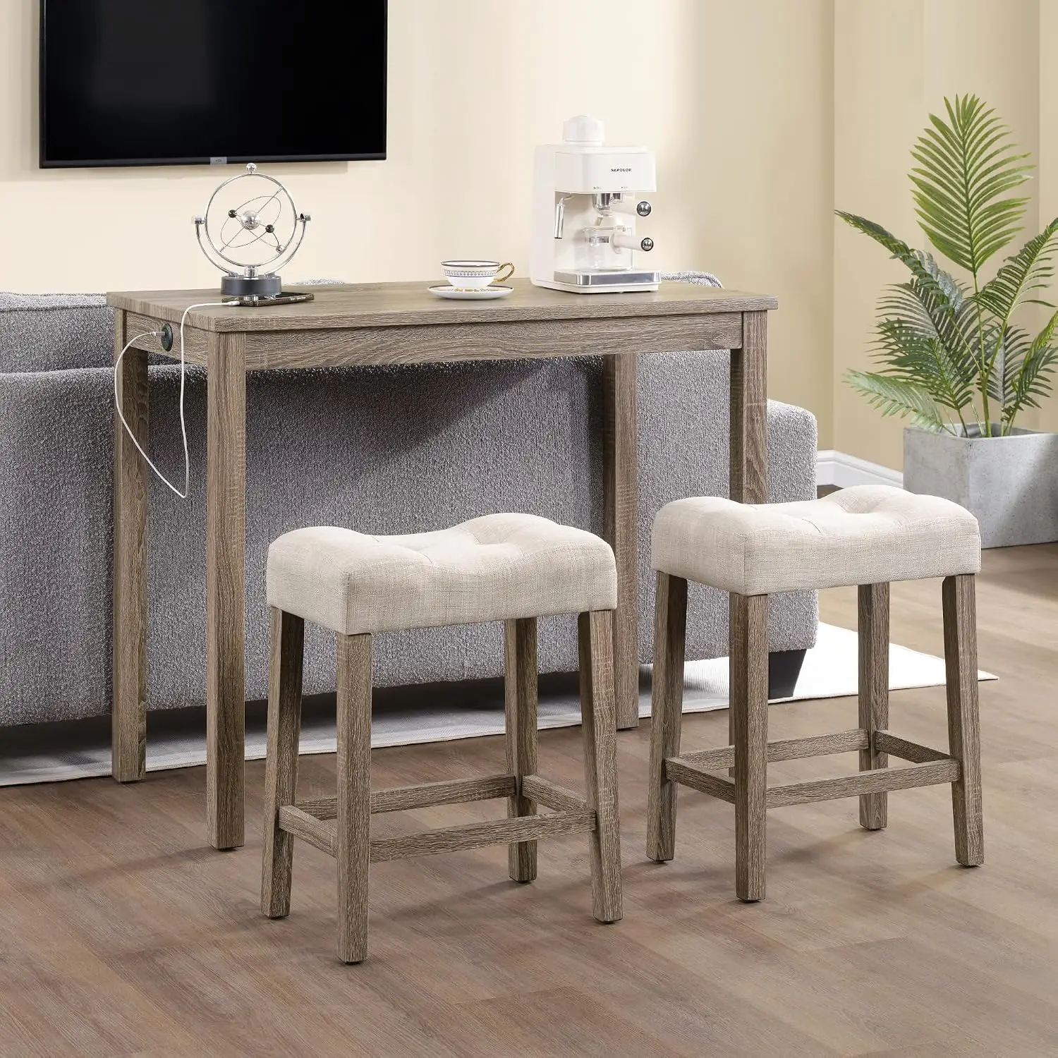 Juego de Mesa de Bar de 3 Piezas con Estación de Carga y 2 Taburetes Acolchados, Mesa de Desayuno Industrial para Cocina, Sala de Estar, Color Crema, Personalizable